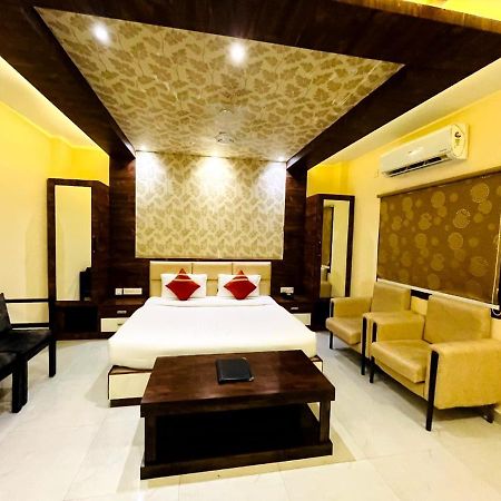 Shri Sai Hotel Āzamgarh Exterior foto