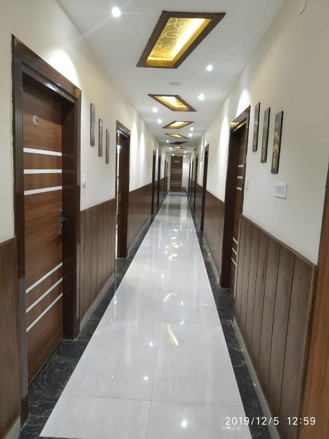 Shri Sai Hotel Āzamgarh Exterior foto