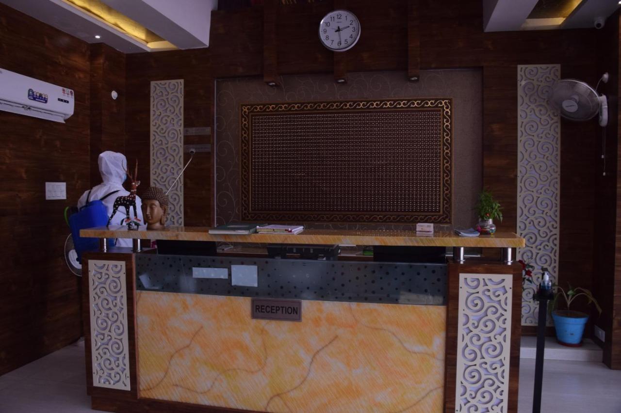 Shri Sai Hotel Āzamgarh Exterior foto